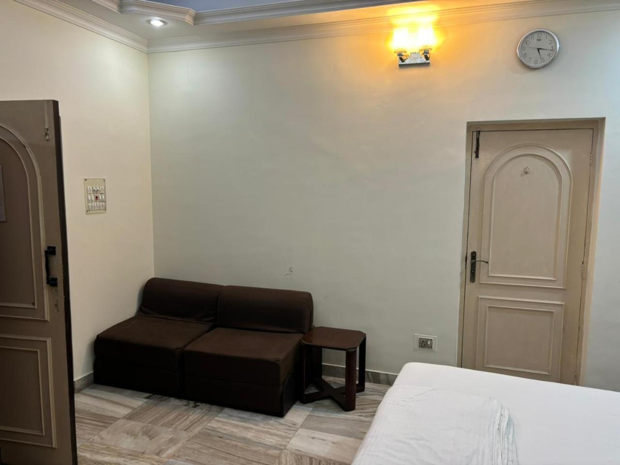 Om Sai Villa Guesthouse Kalkata Exteriér fotografie