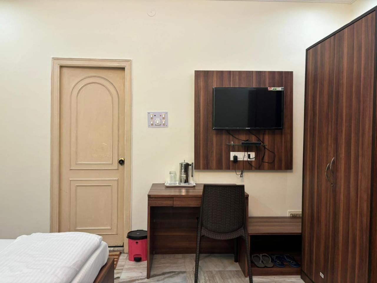 Om Sai Villa Guesthouse Kalkata Exteriér fotografie