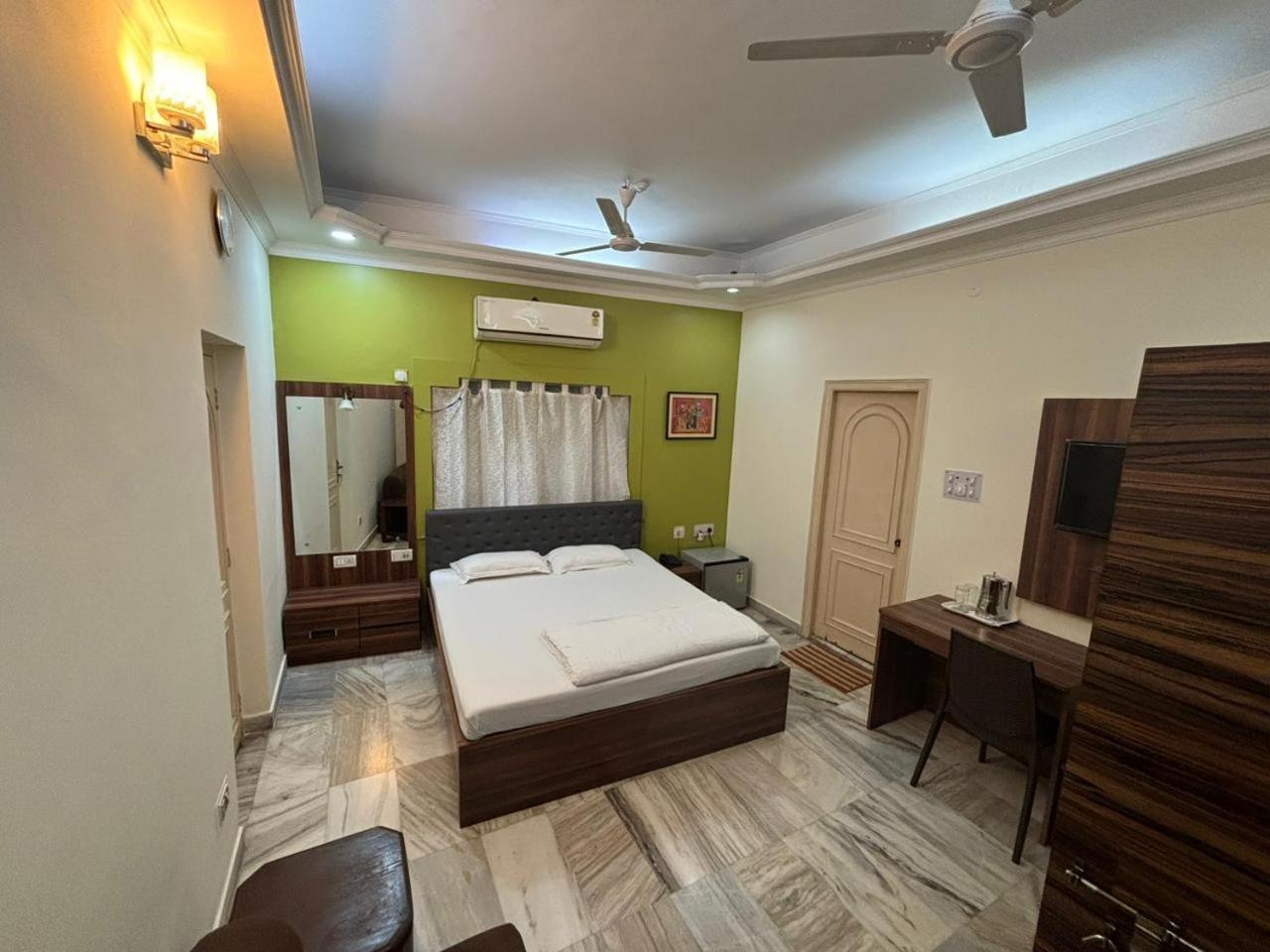 Om Sai Villa Guesthouse Kalkata Exteriér fotografie