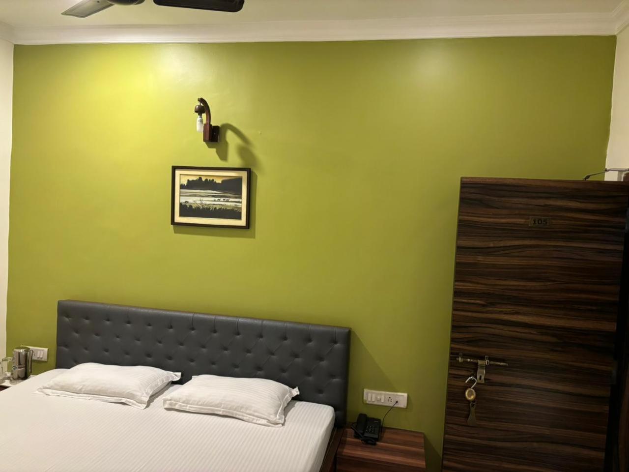 Om Sai Villa Guesthouse Kalkata Exteriér fotografie