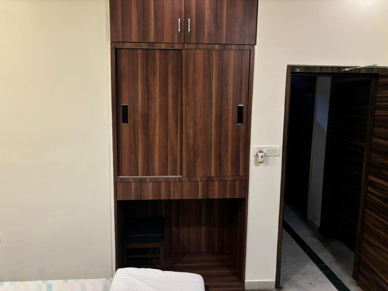 Om Sai Villa Guesthouse Kalkata Exteriér fotografie