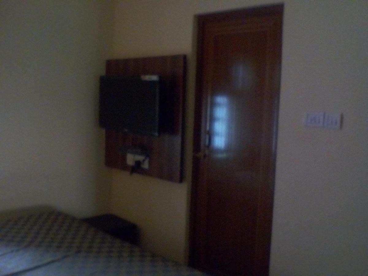 Om Sai Villa Guesthouse Kalkata Exteriér fotografie